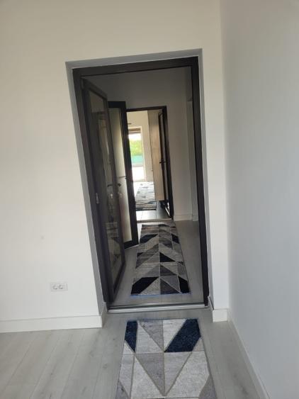 Casă de vânzare renovată complet interiorul exterior - 8
