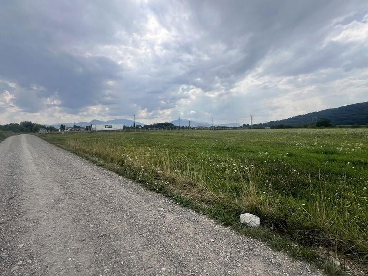 Teren 10.800 mp de vanzare - 2