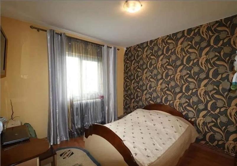 Apartament cu 4 camere, decomandat, zona Dacia - 3