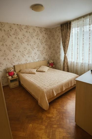 Apartament 3 camere decomandate zona Tractorul - 2