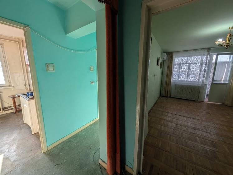 Decomandat, etaj intermediar - 2 camere - spatios - 6