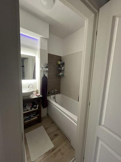 Inchiriez apartament de doua camere, zona Sisesti, disponibil din 15 mai - 5