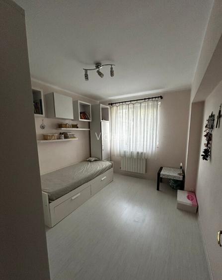 Inchiriez apartament 3 camere Micro 13