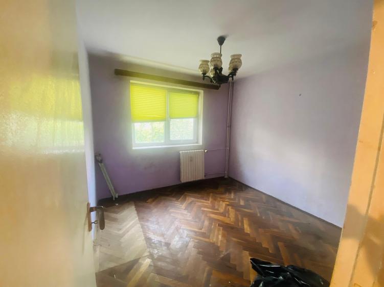 Apartament cu 3 camere semidecomandat în Tomis Nord