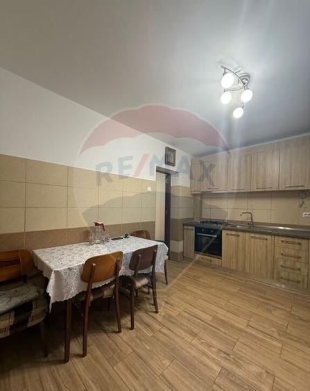 Apartament cu 3 camere de inchiriat in zona Central - 9