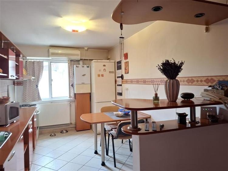 Apartament 3 camere, mobilat si utilat, 2 balcoane, CT - 4