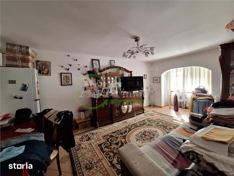Apartament cu 4 camere decomandat în Dămienești