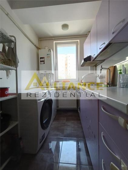 Apartament cu 3 camere decomandat, mobilat în Berceni