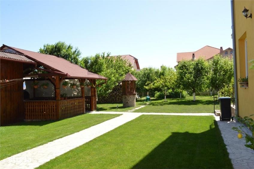 Casă cu 4 camere în Rontău