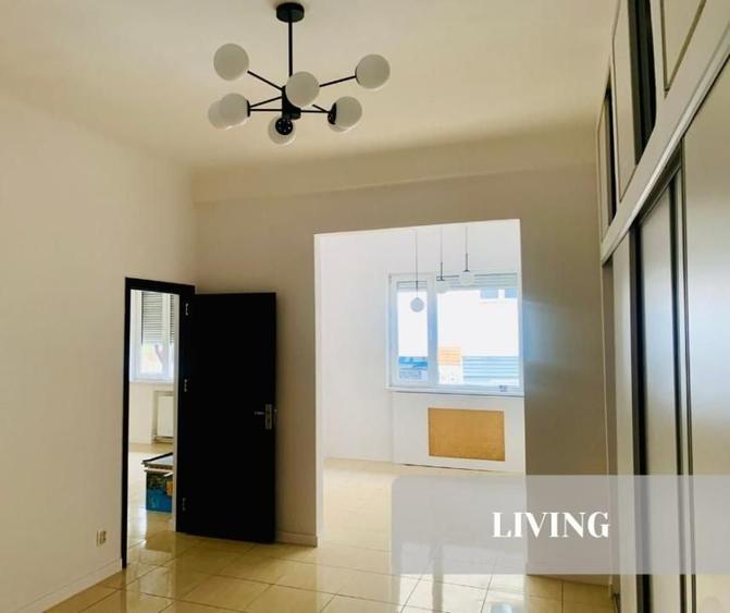 Apartament cu 3 camere semidecomandat în Universitate