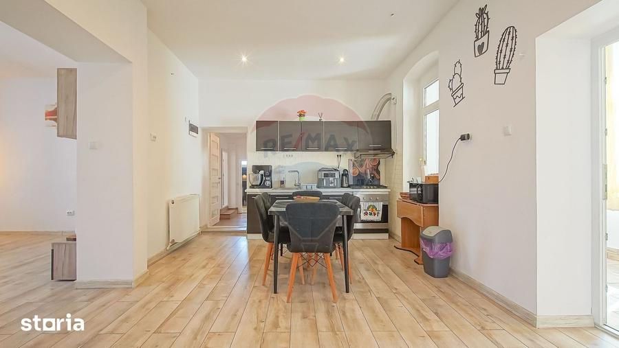 Casă cu 6 camere cu Teren 700 Mp în Ultracentral