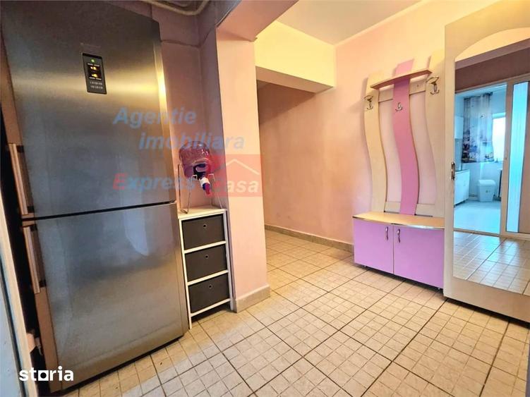 Apartament cu 3 camere decomandat, mobilat în Ultracentral