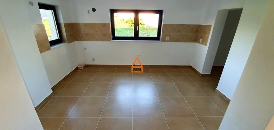 Casă individuală cu 5 camere cu Canalizare în Bucium