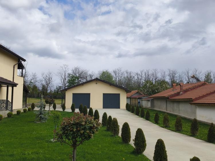 Casă individuală cu 5 camere cu Garaj în Crasna