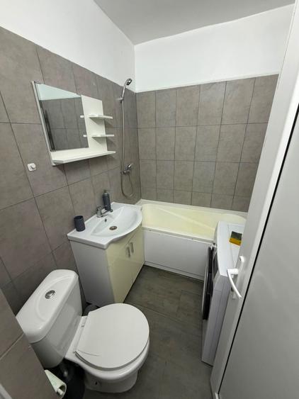 Garsonieră decomandată în Central