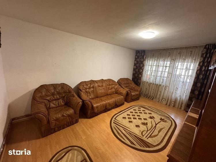Apartament cu 3 camere decomandat în Craiovița Nouă