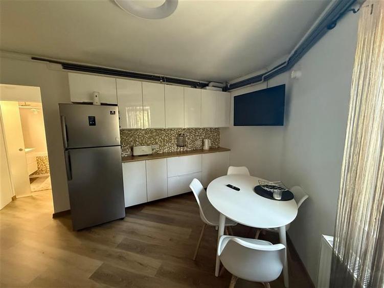 Apartament cu 2 camere decomandat în Griviței