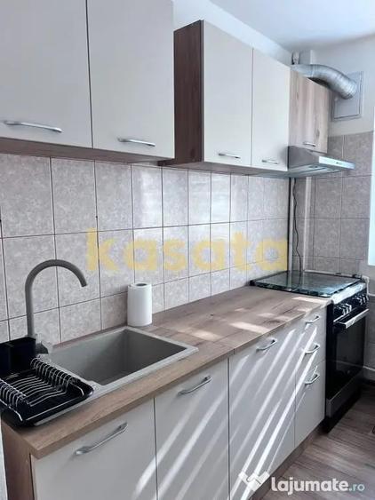 Apartament cu 3 camere semidecomandat în Crângași