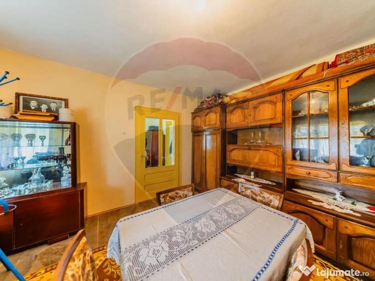 Casă cu 2 camere cu Teren 4500 Mp în Cărand