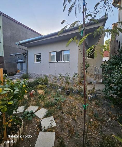 Casă cu 4 camere cu Teren 240 Mp în Central