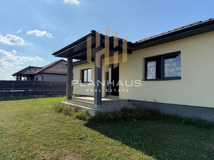 Casă cu 4 camere cu Teren 803 Mp în Săcălășeni