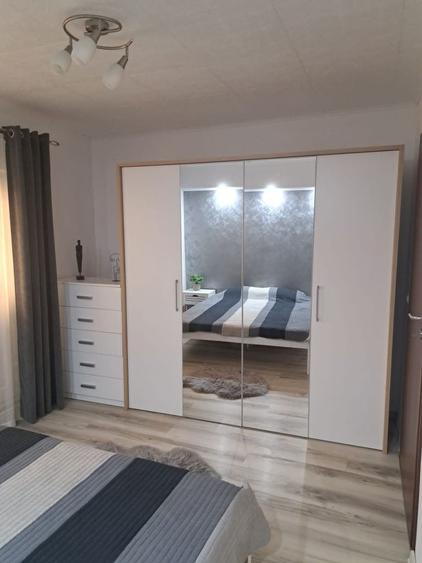 Apartament cu 3 camere decomandat în Uiești