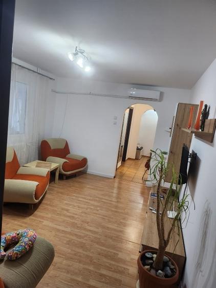 Apartament cu 3 camere semidecomandat, mobilat în Brâncoveanu