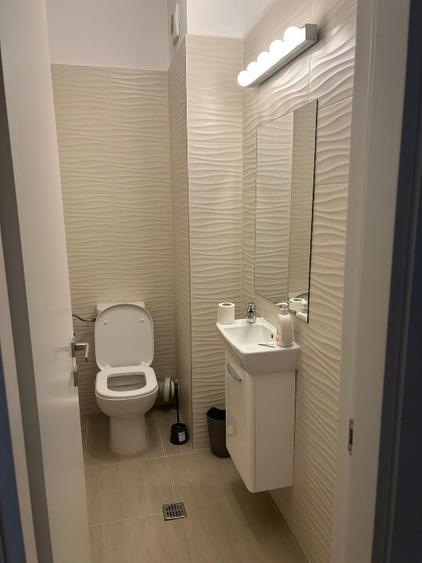 Apartament cu 3 camere decomandat, mobilat în Parcul Carol