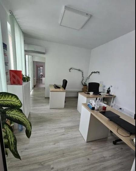 Birou, de 204 mp, în Central