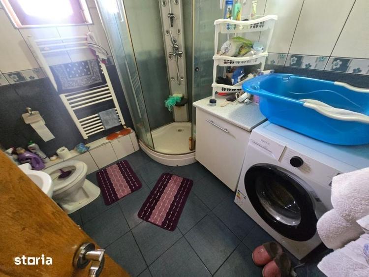 Casă cu 9 camere cu Teren 1295 Mp în Craiovei