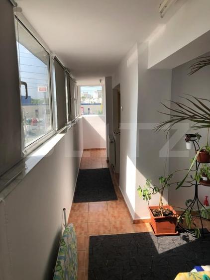 Apartament cu 4 camere decomandat, mobilat în Nicolina
