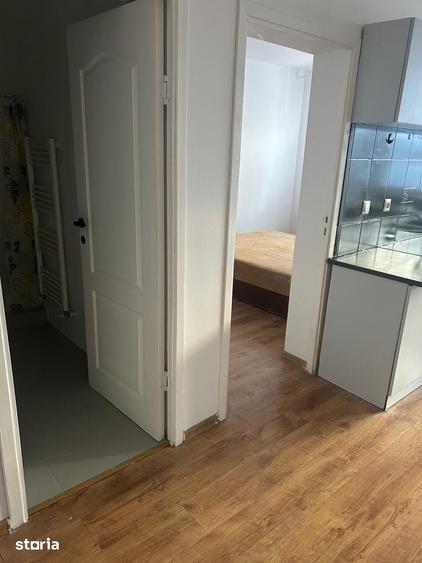 Apartament cu 3 camere semidecomandat în Florești — fotografia 1