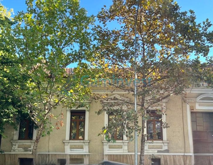 Casă individuală cu 4 camere cu Canalizare în Ultracentral