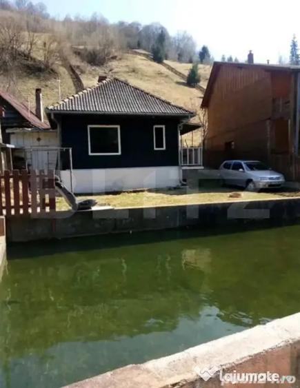 Casă cu 2 camere cu Teren 1380 Mp în Central