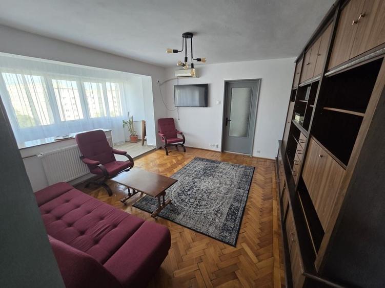 Apartament cu 3 camere semidecomandat în Dristor