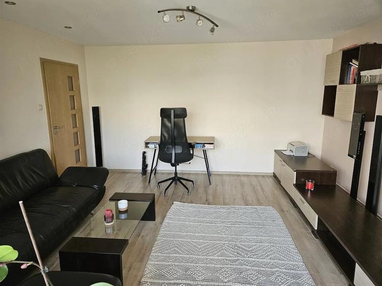 Apartament cu 3 camere decomandat în Micălaca