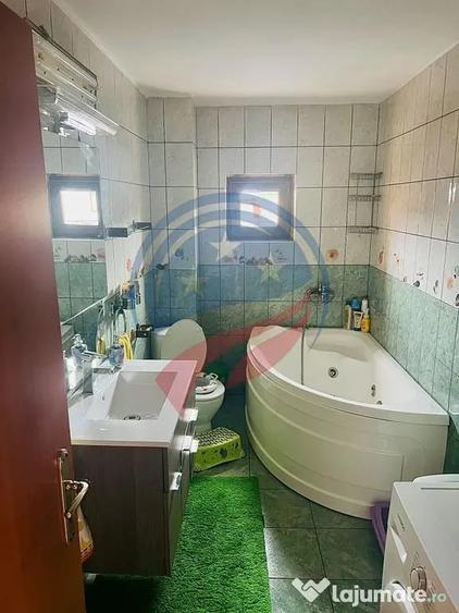 Apartament cu 3 camere decomandat în Craiovița Nouă