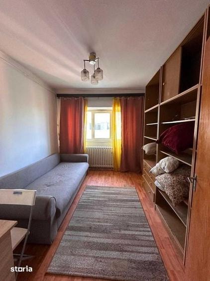 Apartament cu 4 camere decomandat în Tei