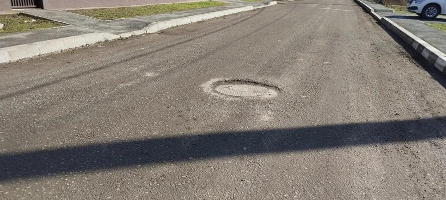 Casa batraneasca. Curte 10.600 mp . Deschidere 53 200. Stradal. Toate utilita?ile. Acte la zi. - 3