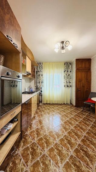 De vanzare apartament cu 4 camere dec. in Galati, piata Centrala, etaj 5, Bloc 1990 - 3