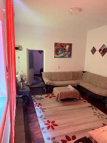 Capitol centru casa din caramda 4 camere pozitionata foarte bine - 1