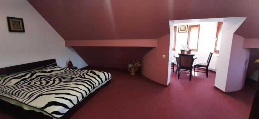 Casa de vacanta sau pensiune situata langa Cabana Trei Brazi Predeal - 9