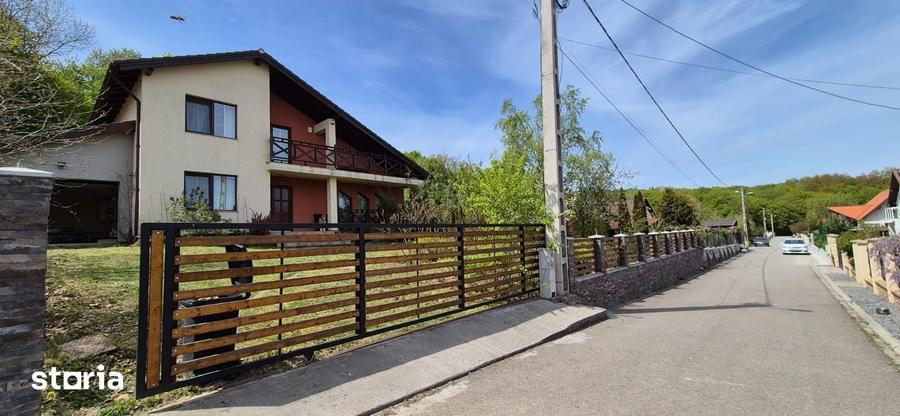 Casă cu 5 camere cu Teren 1344 Mp în Păsăreni