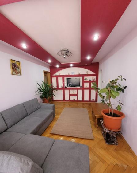Apartament 3 camere de inchiriat pe Strada de Mijloc Apartament 3 camere de inchiriat pe Strada de Mijloc