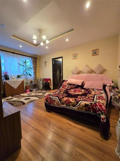 Etaj 1 - Mircea cel Batran - 2 camere model cu geam la baie - 1