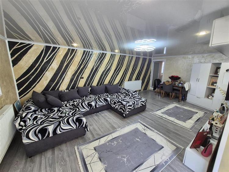 Casă individuală cu 3 camere cu Canalizare în Chercea