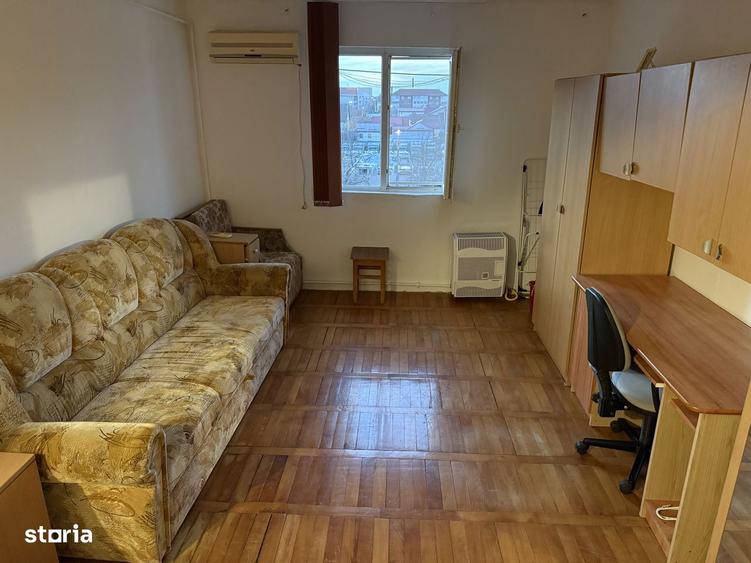 Inchiriez Garsoniera 22 mp (vis a vis de centrul comercial EURO) - 1