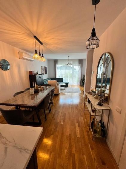 Casă cu 5 camere cu Canalizare în Central