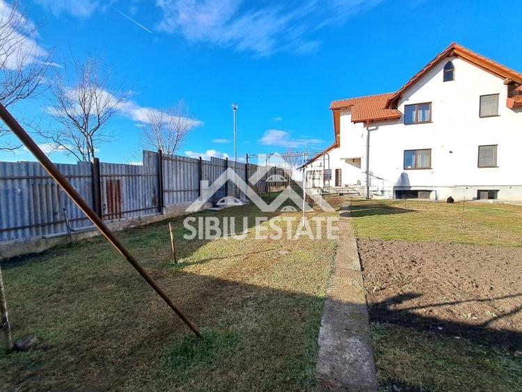 Casa Sibiu cu pivnita si garaj, curte mare - 15