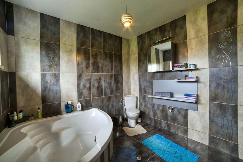 Casa complet mobilata 5 camere 3 bai curte generoasa - 34